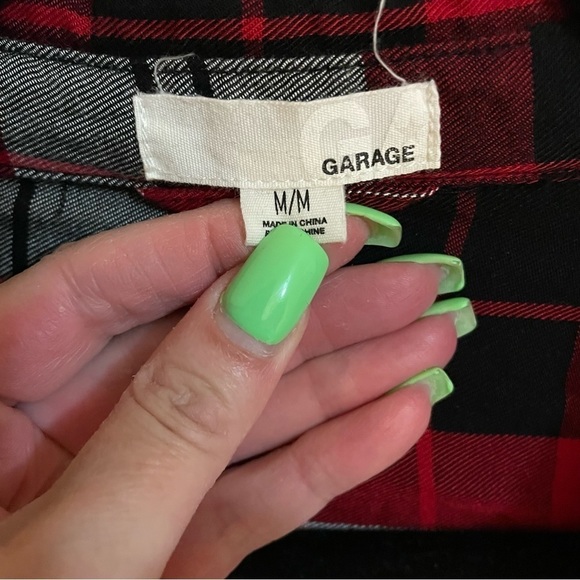 🎀 Garage Red Black And Grey Plaid Button Down Shirt, Size Med - Picture 3 of 5